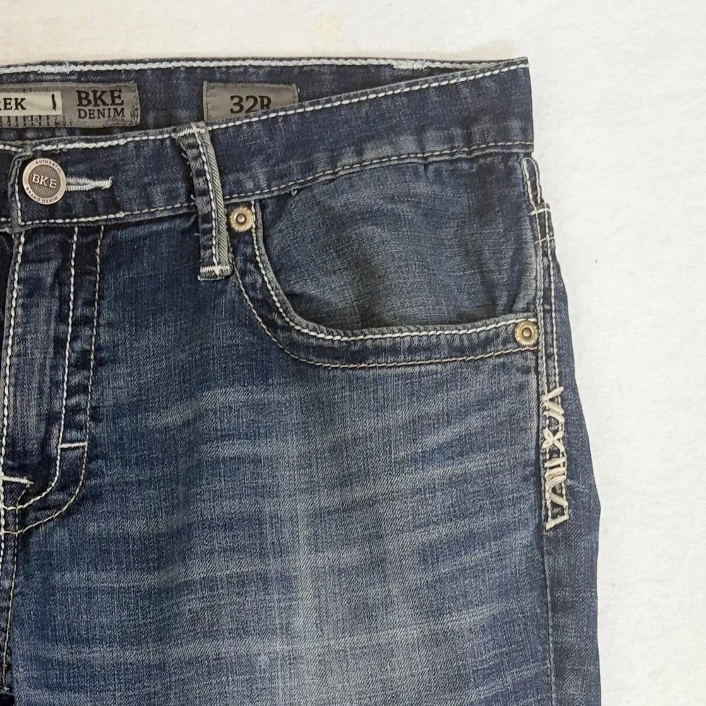 BKE Derek Relaxed Bootcut Jeans Mens 32R Medium Wash Heavy Stitch Western